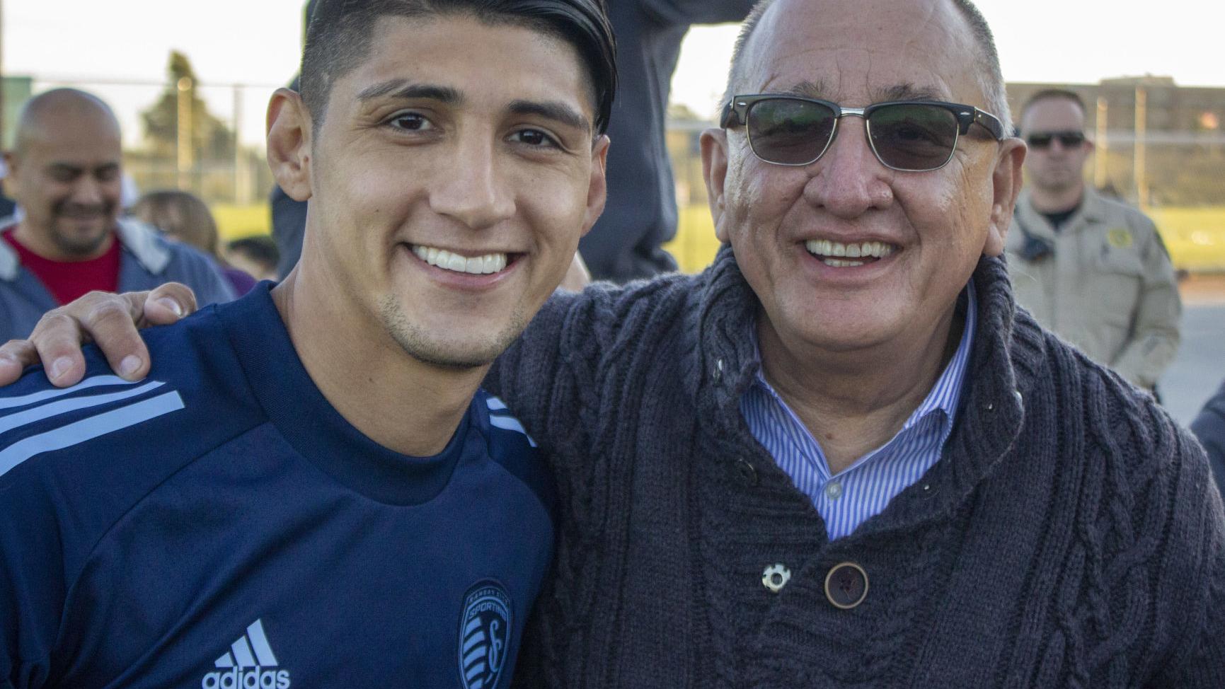 Sociales: Futbol de primer nivel con autógrafos incluidos